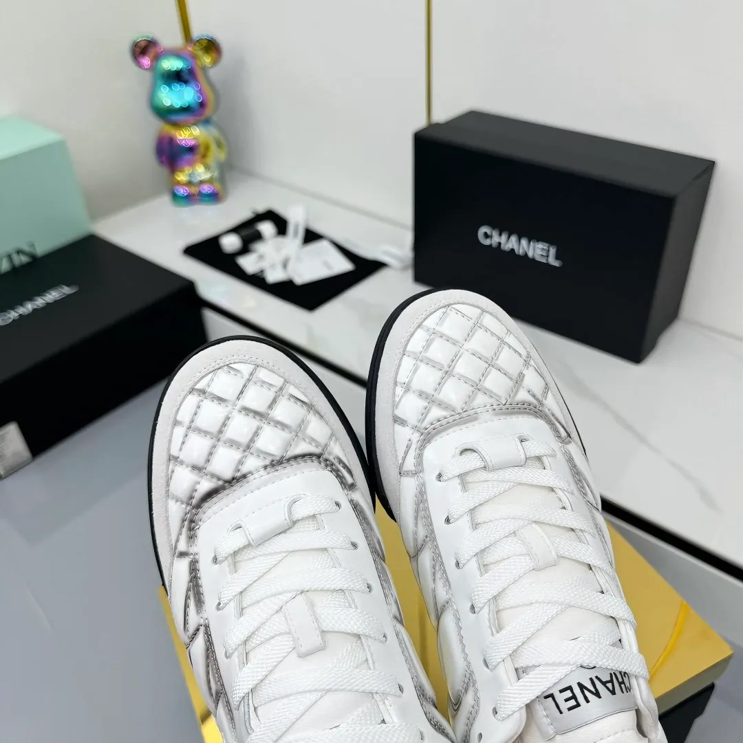 👟👟Ex-factory price 620👟👟 Top version Chanel Chanel - 2025 counter top casual sports shoes This sneaker is a classic design; the upper is electro-embroidered with a variety of techniques; the outsole is fashionable and sporty; it is extraordinary and incorporates a variety of color matching elements... The diversified mix and match is very beautiful and versatile, and can be used for leisure, fashion, sports and outdoor... ꫛꫀꪝ Go➫ Material: ❶Upper is made of: original cowhide ❷Inner lining is made of: original imported sheepskin ❸Outsole is based on: original TPU combination outsole Special counter boutique packaging complete set for women 35–41